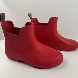 Women’s Red Chelsea waterproof ankle boots in size 11